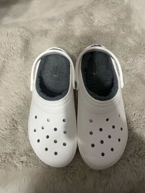 CROCS Kids Classic Lined Clog - White with Gray Lining fits a women’s 6.5